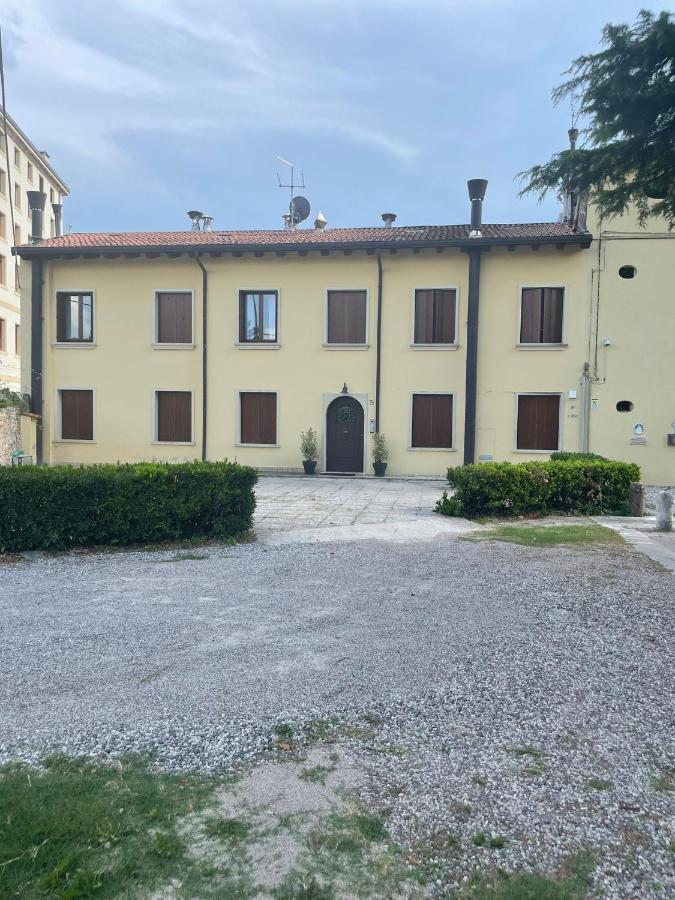 Appartamento A Verona E Parcheggio Nella Proprieta Екстериор снимка